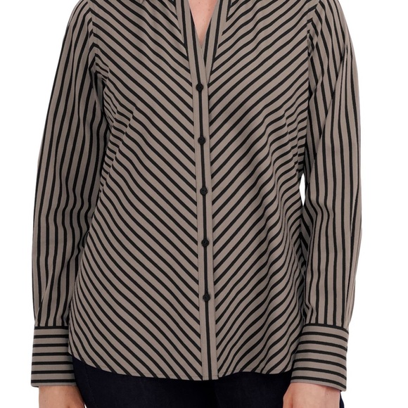 Foxcroft Tops - Mary Stripe Stretch Button-Up Shirt
Foxcroft Heritage Non-Iron Misses Size 14